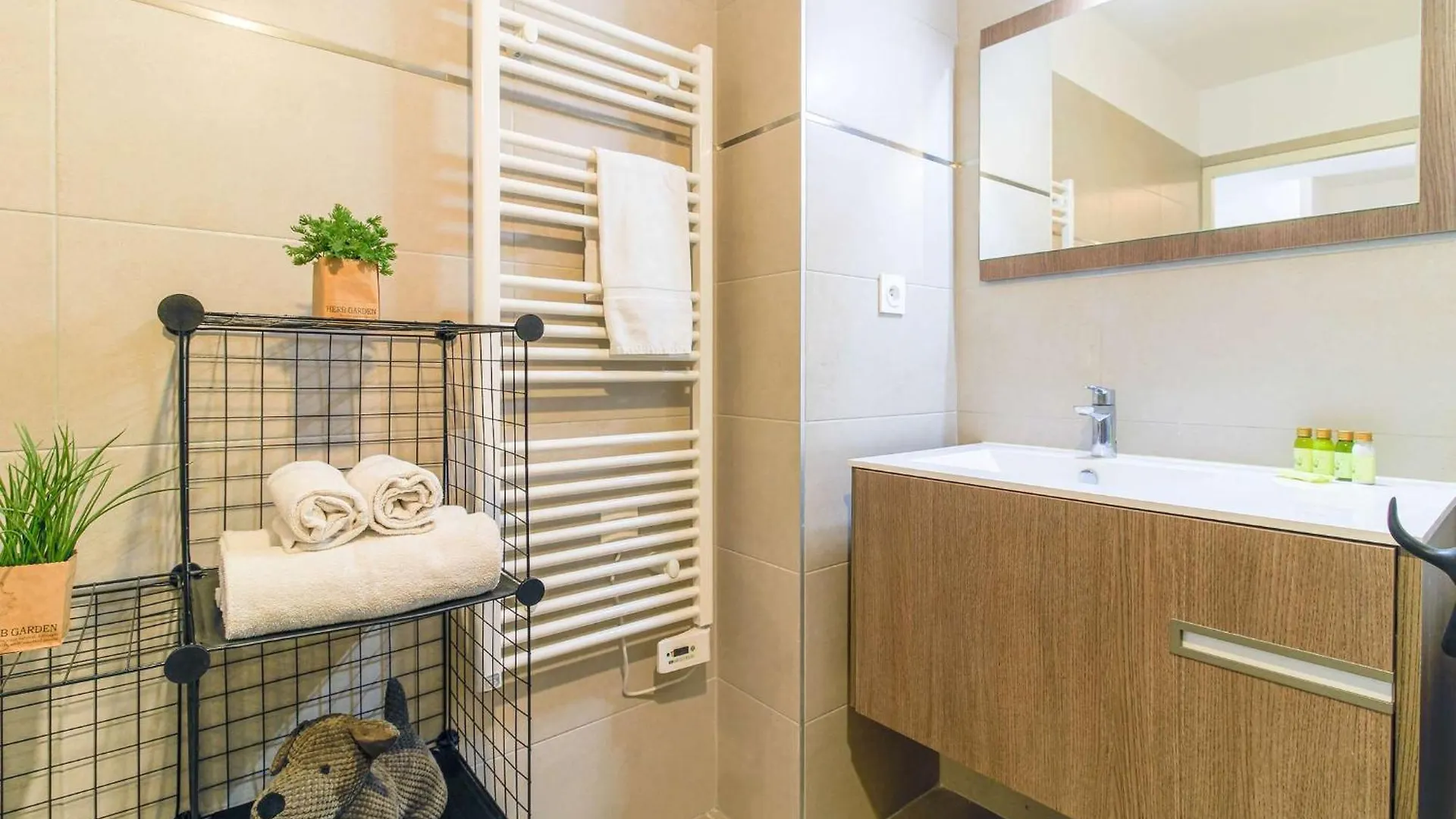 Select'Sohome - Appartement Spacieux Pour 4 Personnes Avec Garage Prive Et Piscine ! - Alcazar-17 봄레미모사 프랑스
